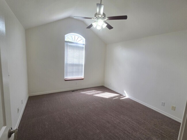 Building Photo - 848 S Jester Ave
