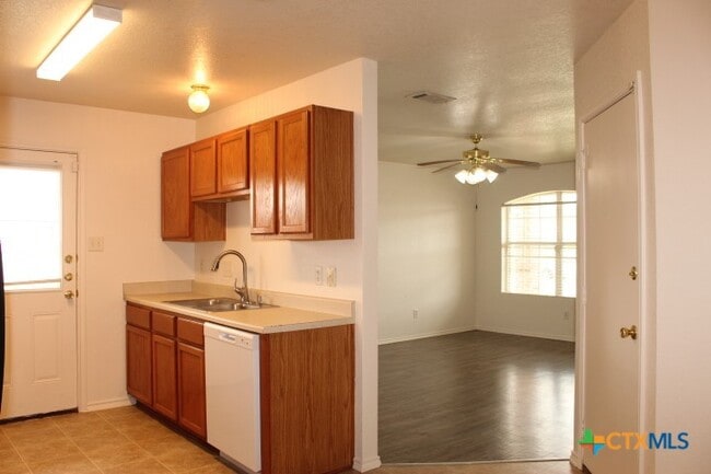 Building Photo - 5402 Lauren Lea Dr