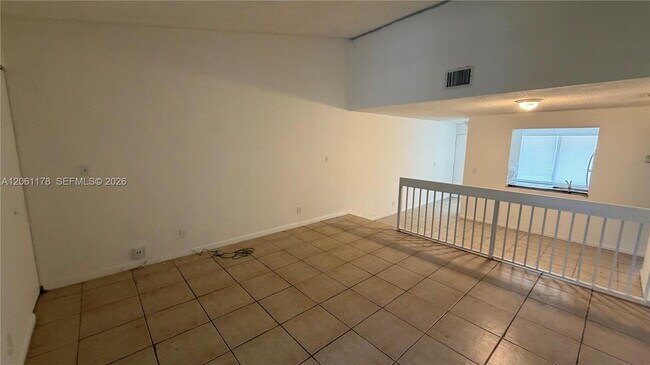 Building Photo - 2550 Riverside Dr