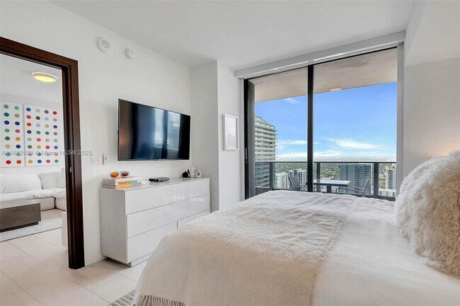 Building Photo - 1000 Brickell Plaza