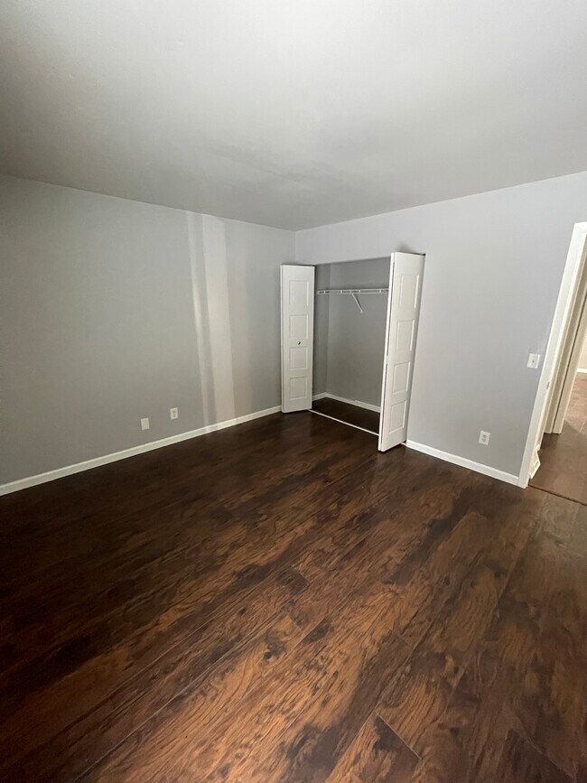 Building Photo - 4467 W Milham Ave