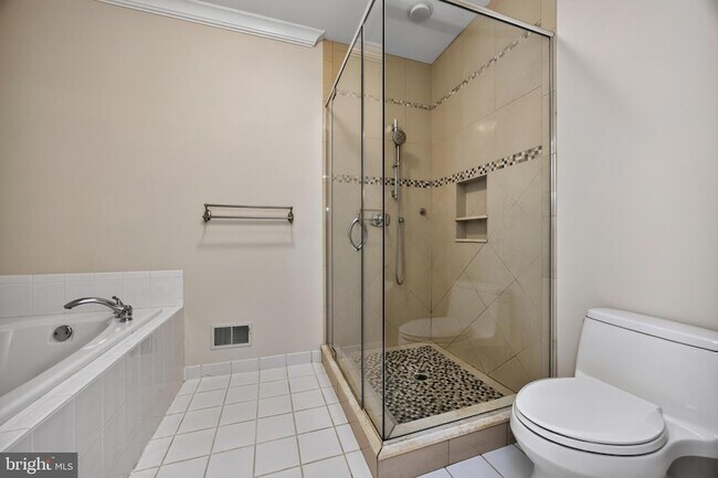 Building Photo - 563 Gramercy Ln