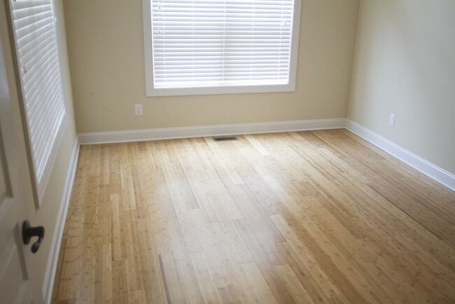 Building Photo - Spacious duplex on 9th St! Live in the heart of Old West Durham!