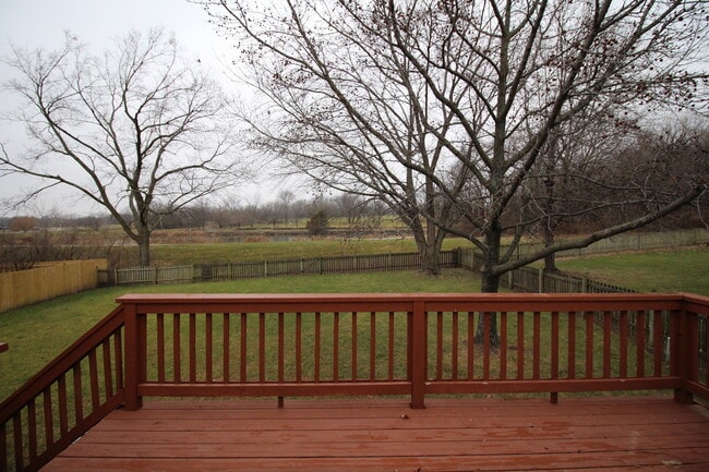 Building Photo - Huge 3 Bed 2.5 Bath home Overland Park