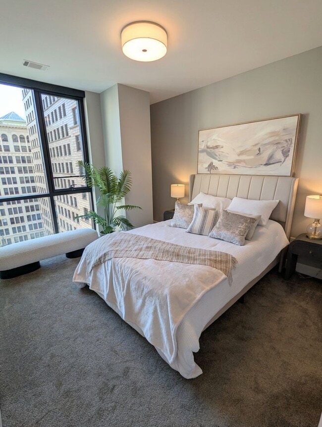 Building Photo - Gorgeous 2 Bedroom 2 Bathroom Downtown Con...