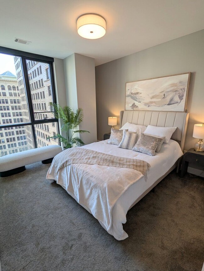 Building Photo - Gorgeous 2 Bedroom 2 Bathroom Downtown Condo with Epic Views and Free Parking