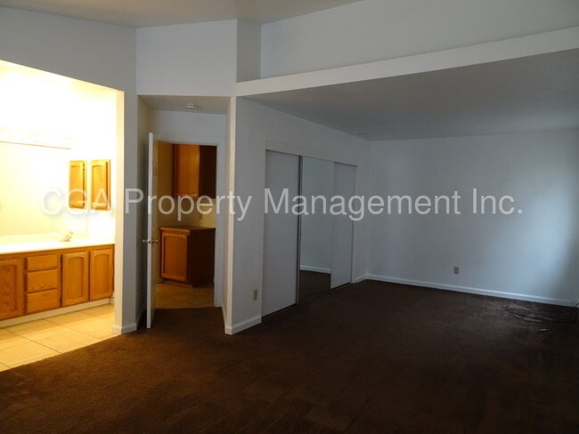 Building Photo - Cute 3 bedroom 2 bath in Antelope!
