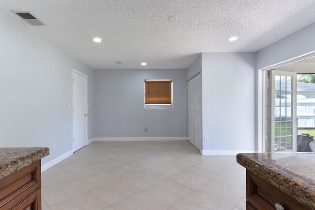 Building Photo - 3554 NW 25th Terrace