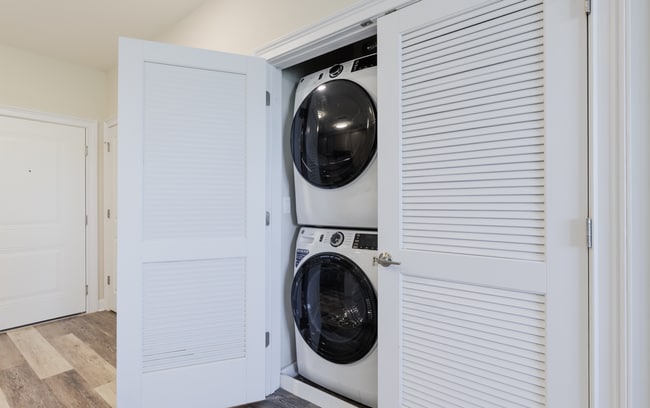 Building Photo - Luxury 1- & 2-Bedroom Apartments in Paramu...