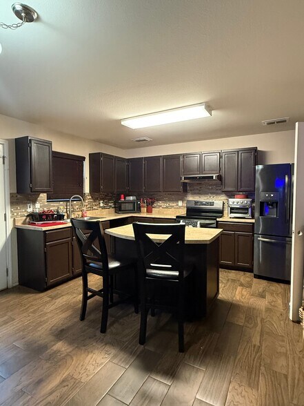 Building Photo - 409 Pargo Dr