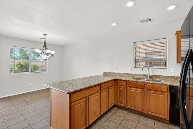 Building Photo - 41628 W Hillman Dr