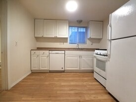 Building Photo - 1908 Lead Ave SE