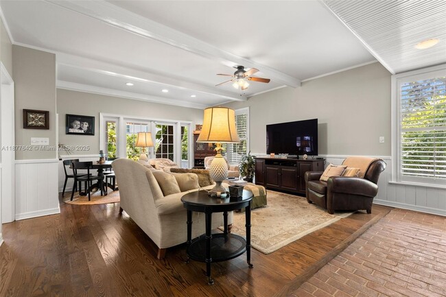 Building Photo - 3003 W Villa Rosa Park
