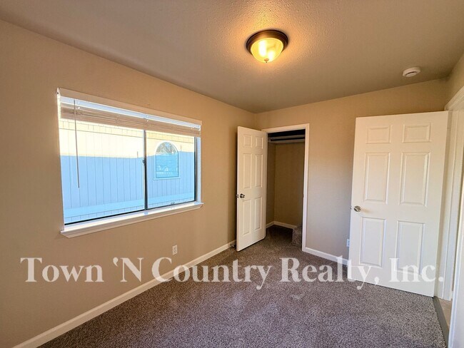 Building Photo - 100 W Rossi St