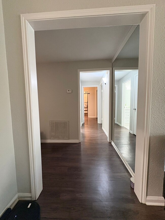 Building Photo - 2475 Underwood St