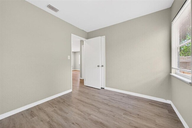Building Photo - 4616 9th Ave S