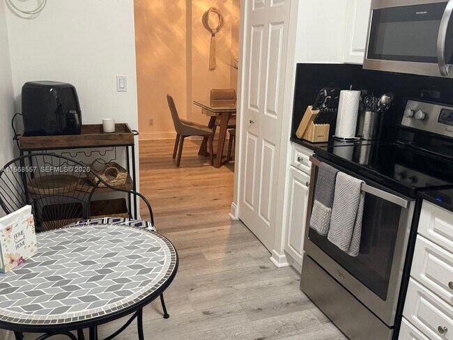 Building Photo - 6770 Indian Creek Dr