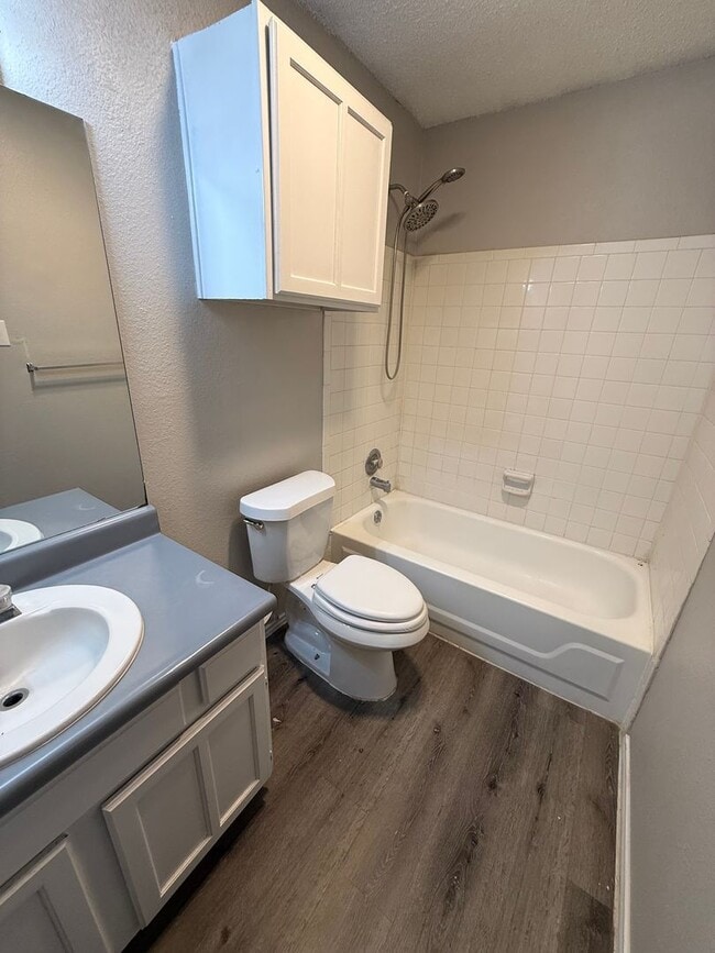 Building Photo - Convenient 2/2 with Garage Just Moments from Randolph AFB- Pets Welcomed