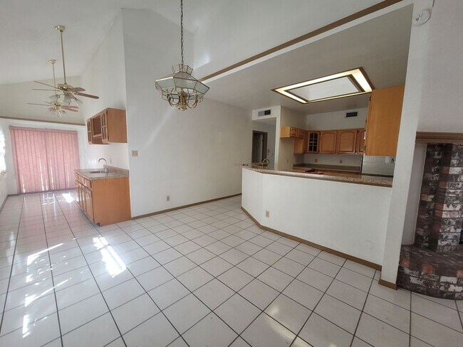 Building Photo - Ready to View!!