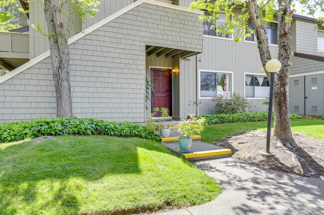 Building Photo - 440 Bernice Ln