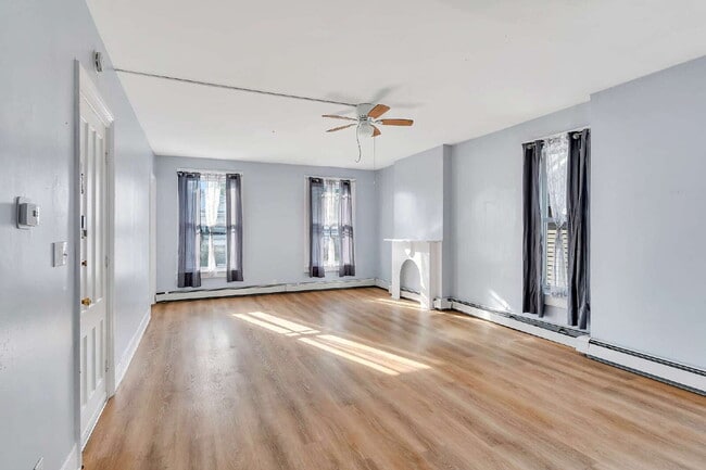 Building Photo - 57 1/2 Saratoga Avenue