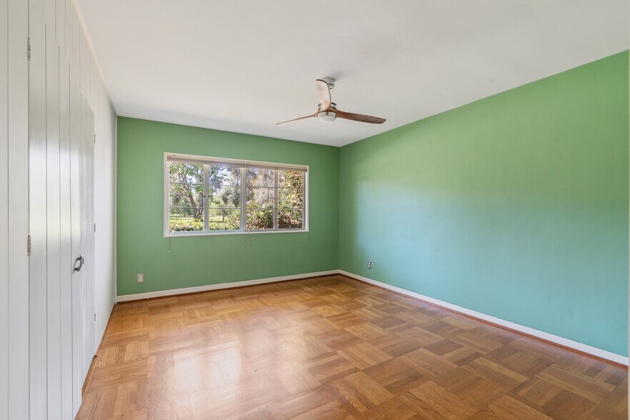 Building Photo - 5116 Village Grn