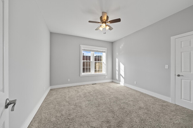 Building Photo - 106 N Main St