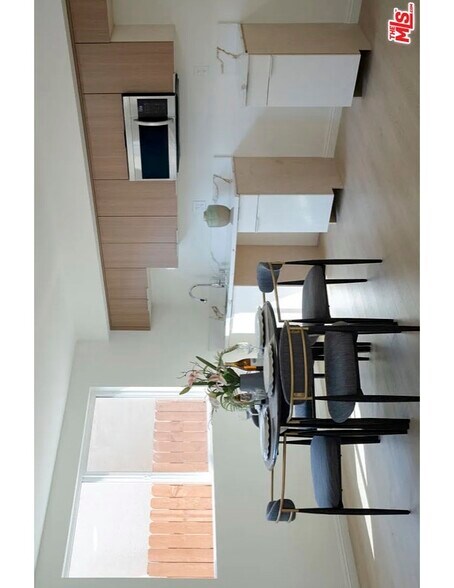 Building Photo - 1673 E 111th St