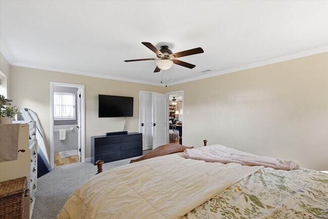Building Photo - 217 E Louella Dr