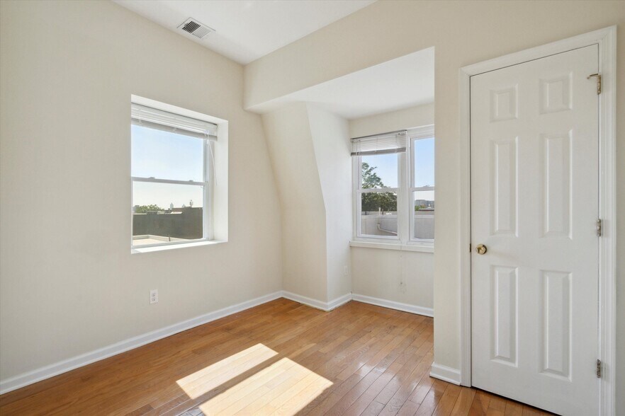 Building Photo - 1519 N 16th St