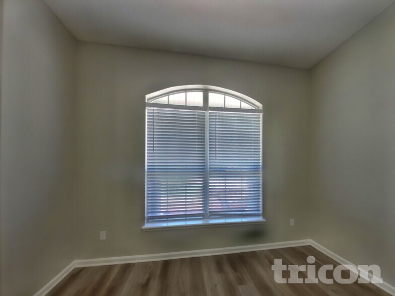 Building Photo - 87535 Creekside Dr