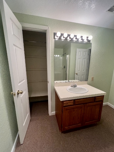 Building Photo - Spacious 4-Bed Retreat with Guest Suite & Fireplace