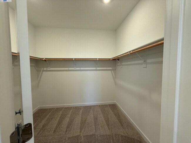 Building Photo - 1013 Bluebell Cir