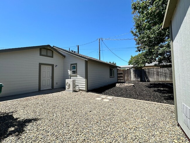 Building Photo - 307 Forrest Ave