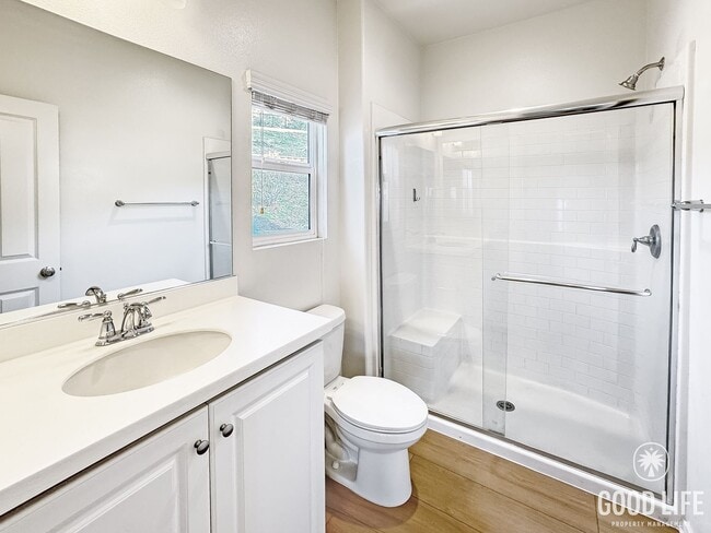 Building Photo - Beautiful 5Bd/3.5Ba Home in Cul-de-Sac in Riverside w/new Turf Back Yard and New Carpet!