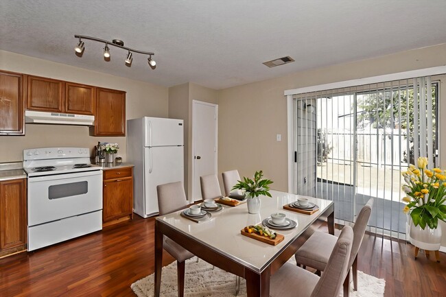 Building Photo - GREAT HOME  |  PAINTED SEPT 2025  |  3 BED...