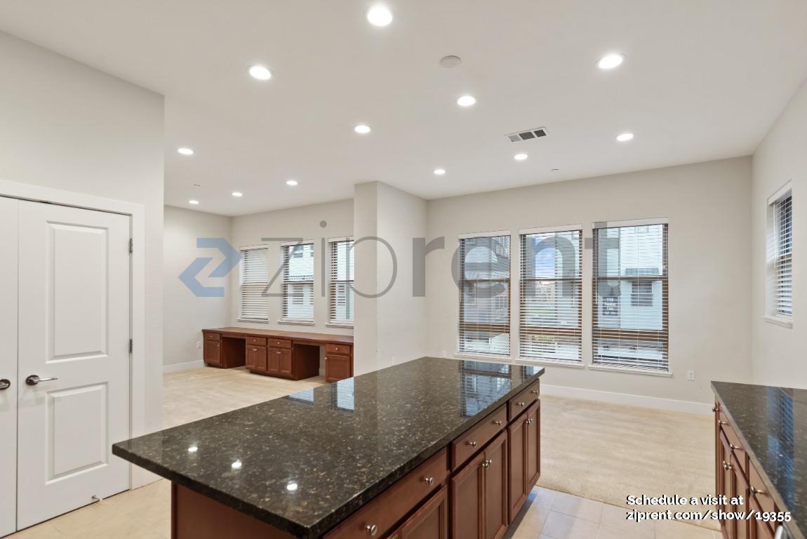Building Photo - 1752 Hazelnut Ln