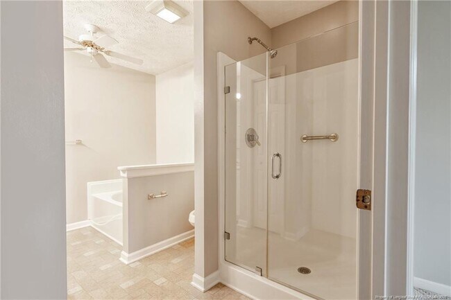 Building Photo - 789 Daphne Ln