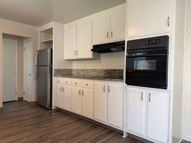 Building Photo - 3629 El Camino Ave