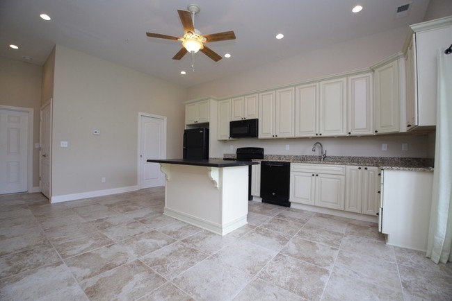 Building Photo - Beautiful Condo in Valhalla Vista