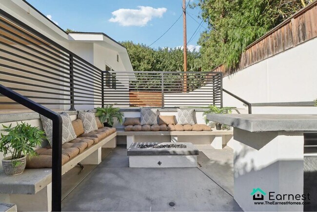 Building Photo - 4 + 3 Elegant Sherman Oaks Retreat with Po...