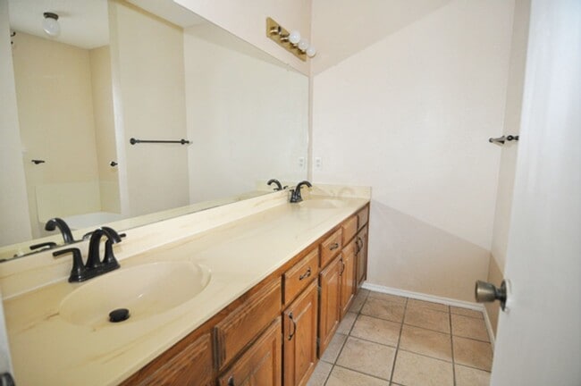 Building Photo - Great home with Sunroom in Sachse!