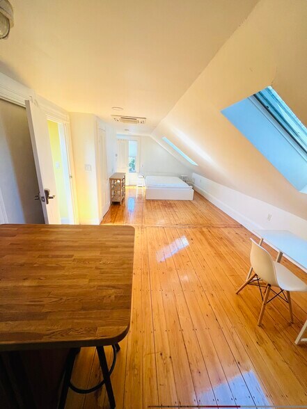 Building Photo - 9 Laurel St