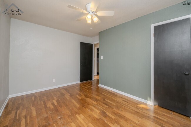 Building Photo - 2920 Featherston Ave