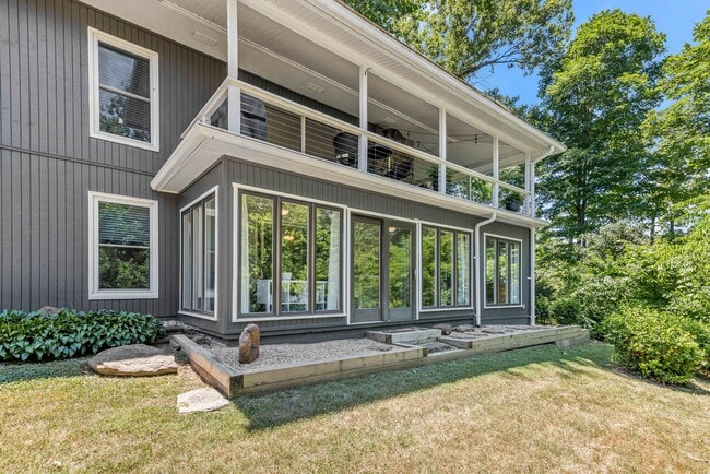 Building Photo - 22 Shakespeare Dr