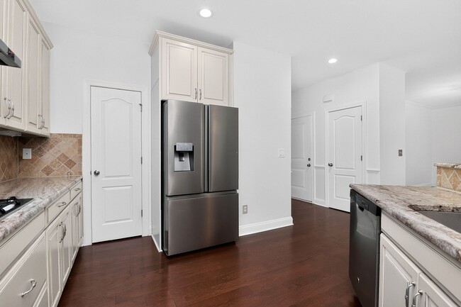 Building Photo - 549 Daventry Ct