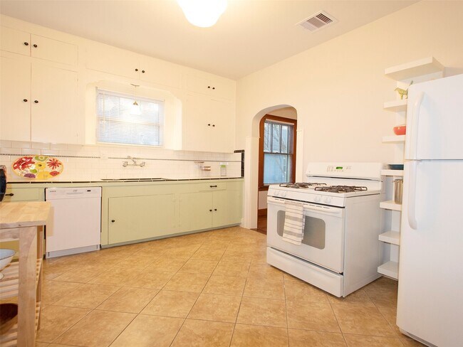 Building Photo - 5111 Ave Q 1/2