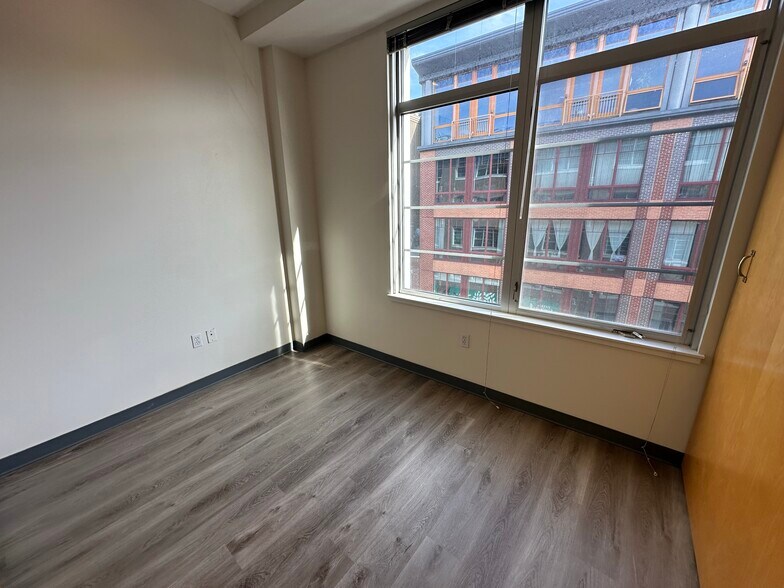 Building Photo - 145 E Berkeley St