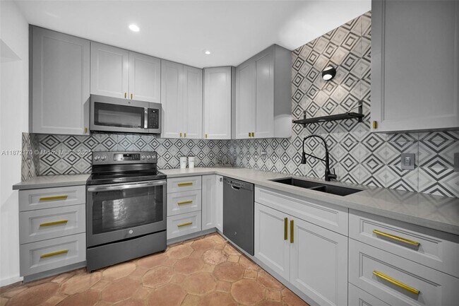 Building Photo - 121 NW 55th St