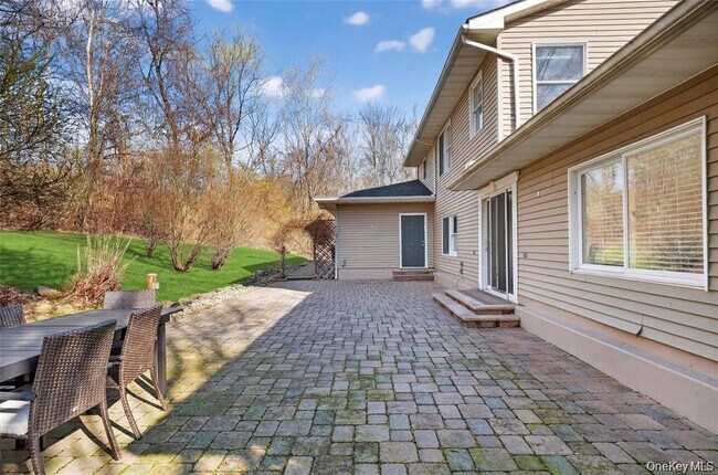 Building Photo - 155 Roselawn Rd